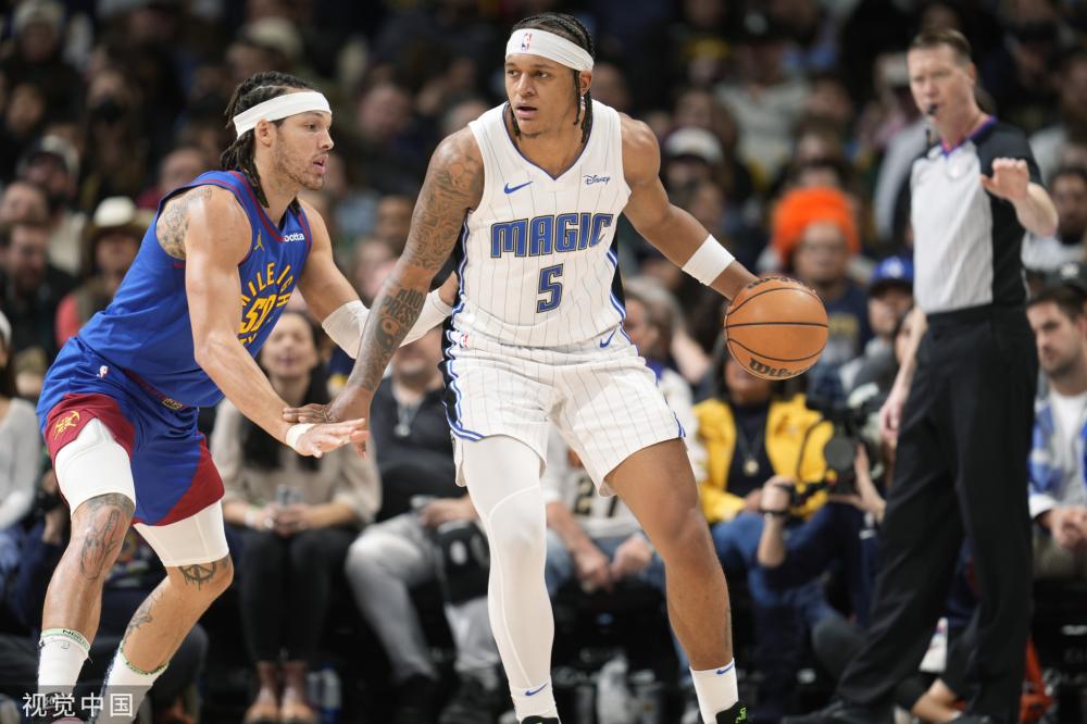 由于面对雄 由于面对雄